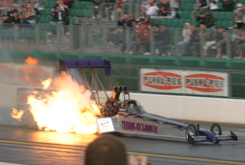 IMAGE: http://www.fareham.me.uk/p/2007/santapod/crw_3257c.jpg